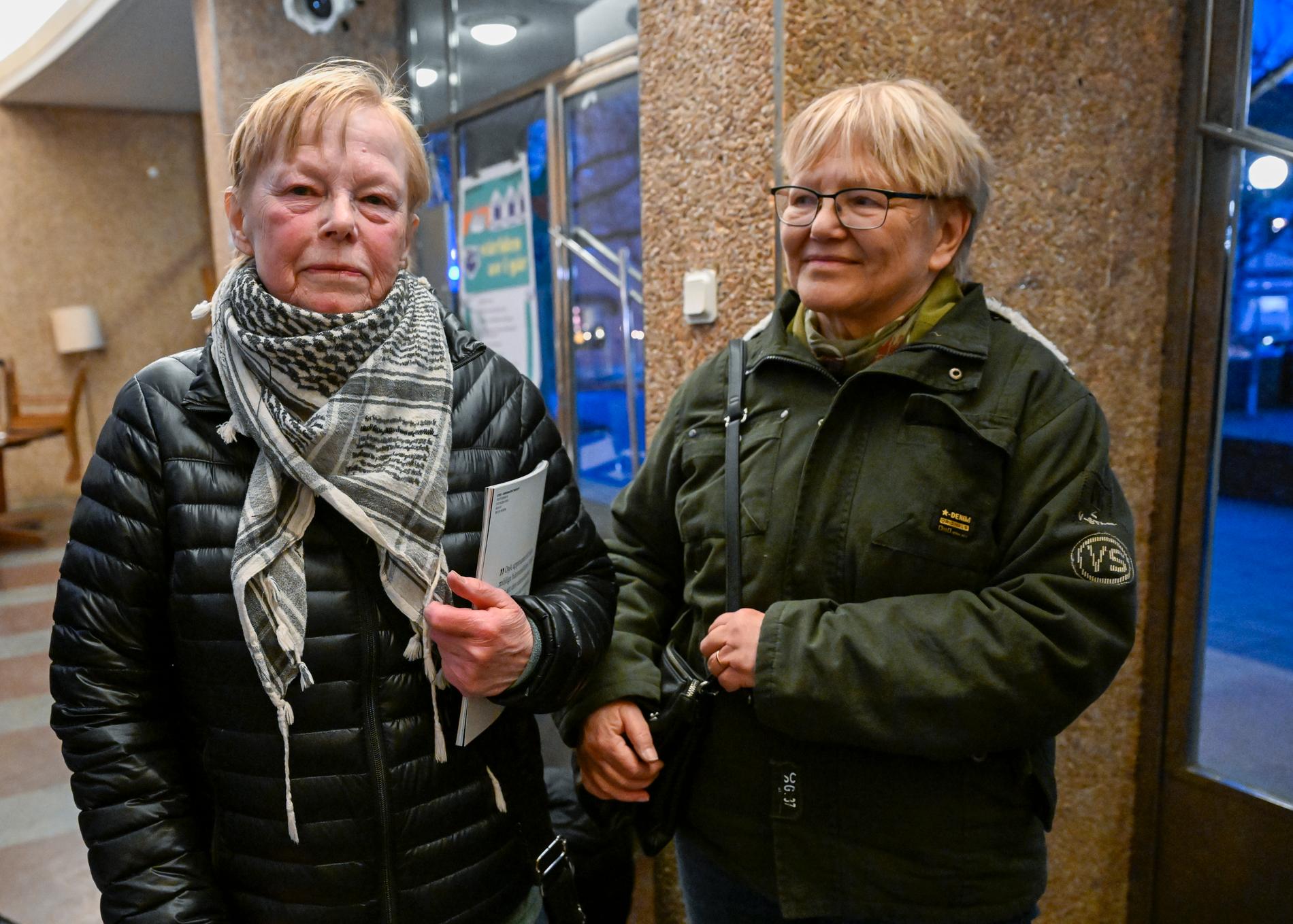 Kerstin och Lena var på plats i Gubbängen när mötet arrangerat av Vänsterpartiet och Miljöpartiet attackerades av maskerade män.