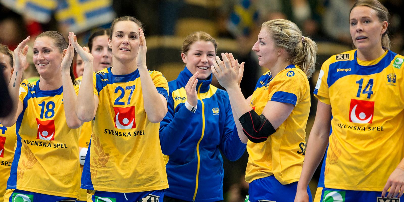 Sveriges spelare tackar fansen i Partille Arena.