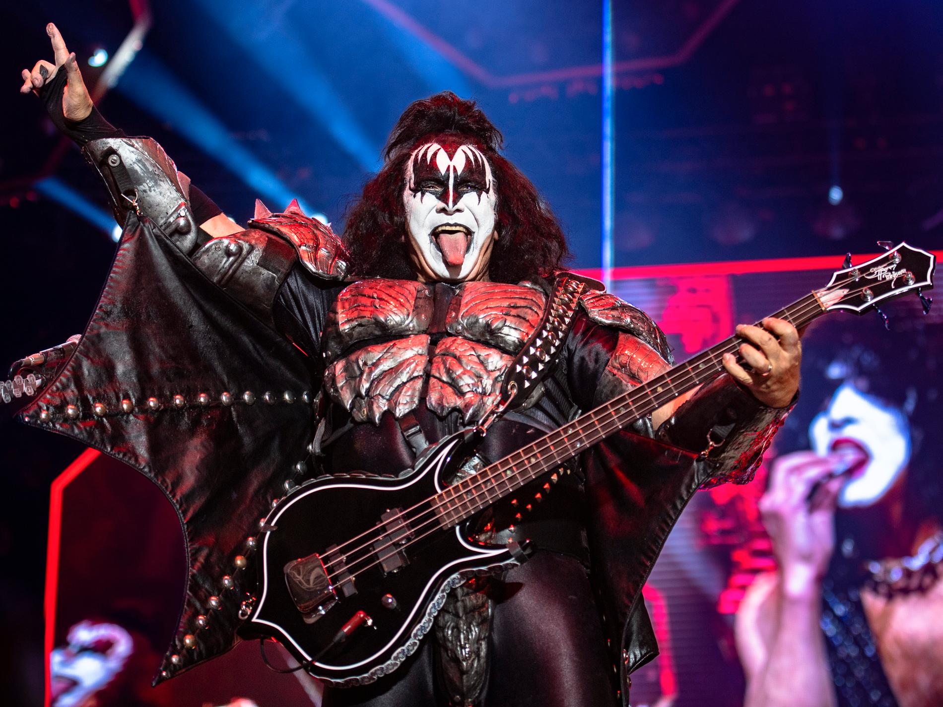 Det ikoniska rockbandet Kiss gjorde en stabil avskedsspelning för sin svenska publik på Tele2 Arena i Stockholm.