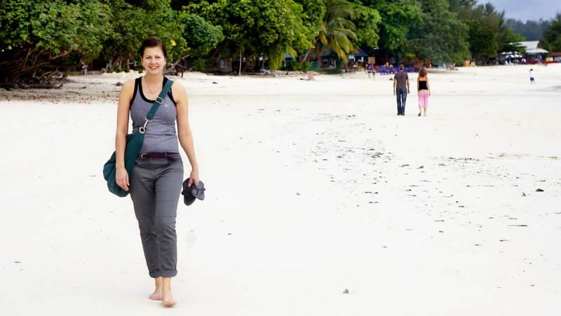 Cecilia Billgren är tillbaka på Pattaya Beach efter fem år. Den är fortfarande vacker, men hon saknar potatismjölsgnisslet.
