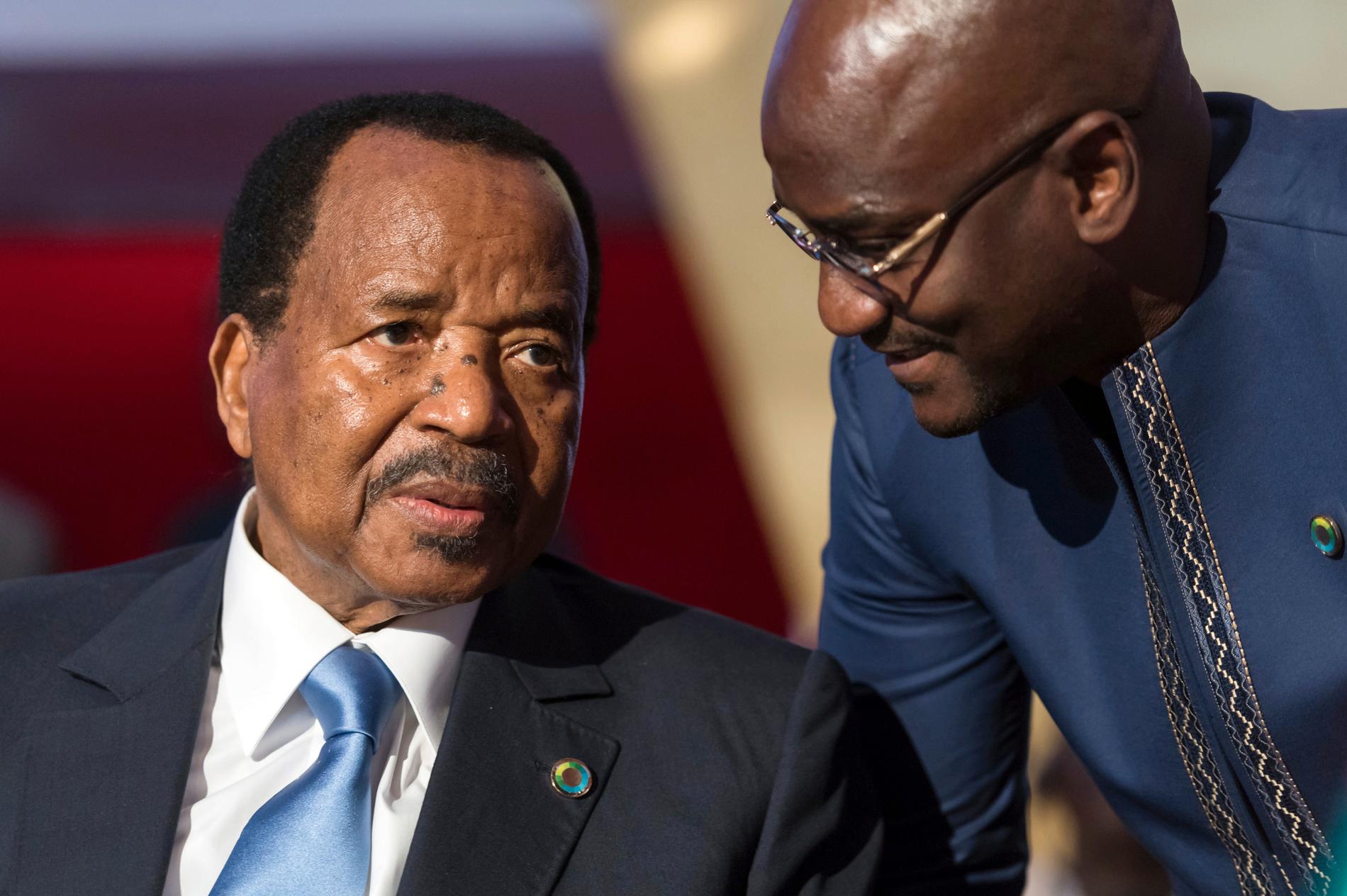 Kameruns president Paul Biya till vänster. Arkivbild.