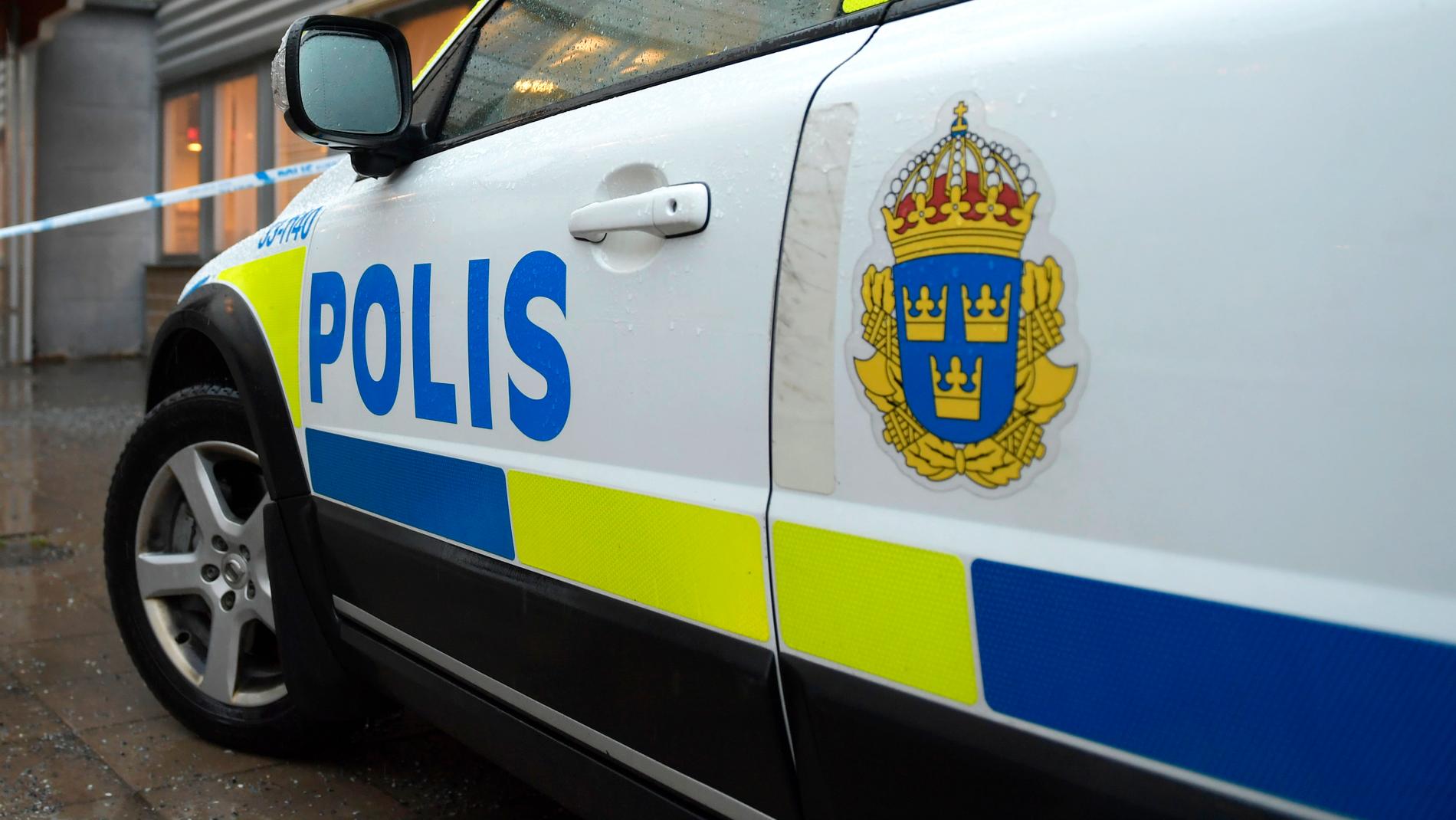 Den tolfte juni 2015, strax efter klockan 17, exploderar en bil i Torslandarondellen på Hisingen i Göteborg. Fyra personer omkommer, däribland en liten flicka på fyra år. Tre år senare är bombdådet fortfarande olöst. Arkivbild.