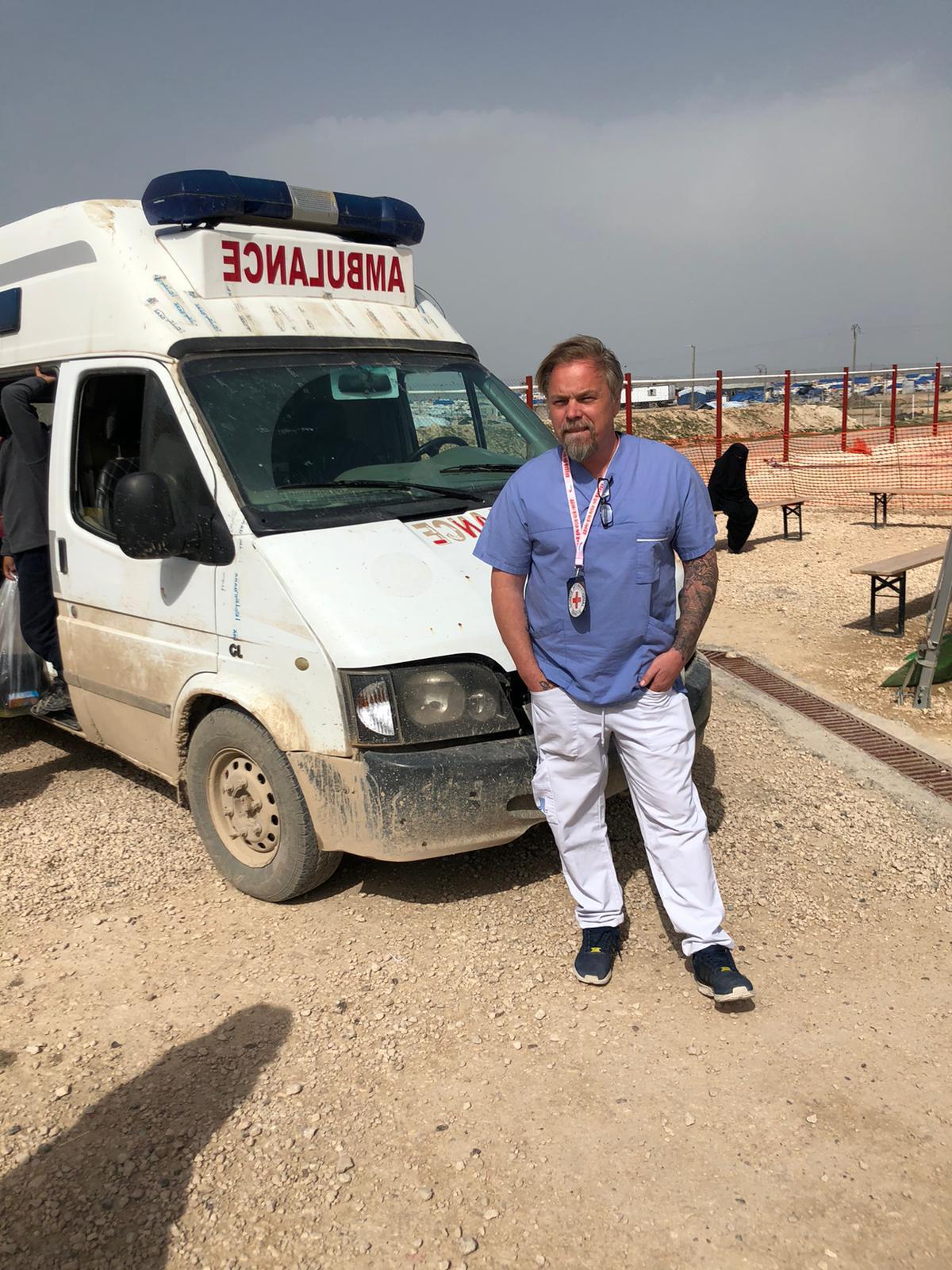 Fredrik Runsköld jobbar som sjuksköterska på ett fältsjukhus precis utanför lägret al-Hol i norra Syrien. "När coronaviruset väl sprids i lägret kommer det att ske okontrollerat och explosionsartat" säger han.
