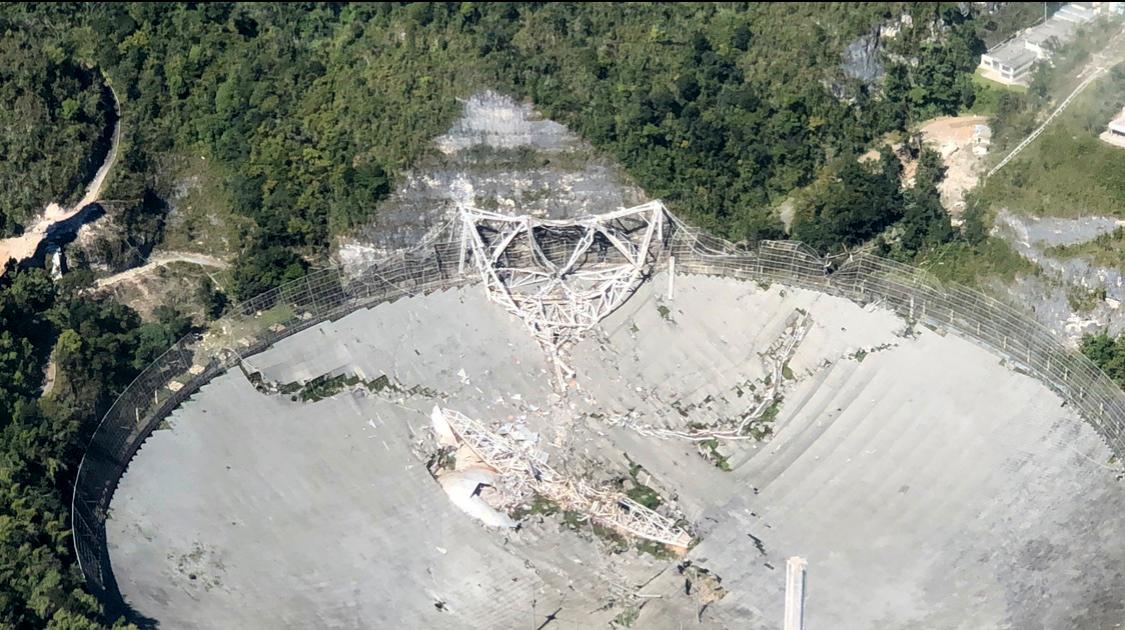 Det berömda radioteleskopet Arecibo är förstört.