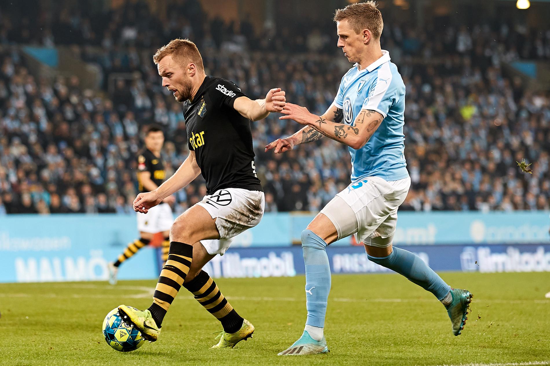 AIK:s Sebastian Larsson i samband med en match mot Malmö FF. Arkivbild.