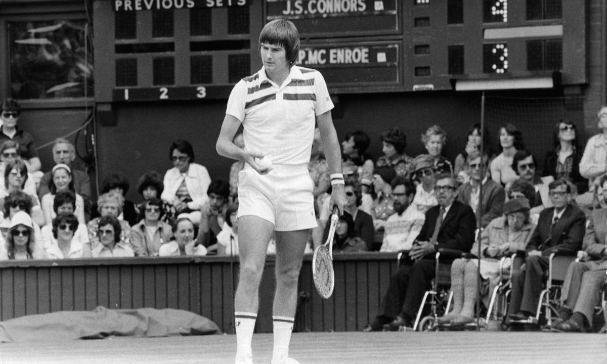 I 1977 års Wimbledon-final mötte Borg amerikanen Jimmy Connors i finalen. Här ska Connors serva i sin semifinal mot landsmannen John McEnroe.