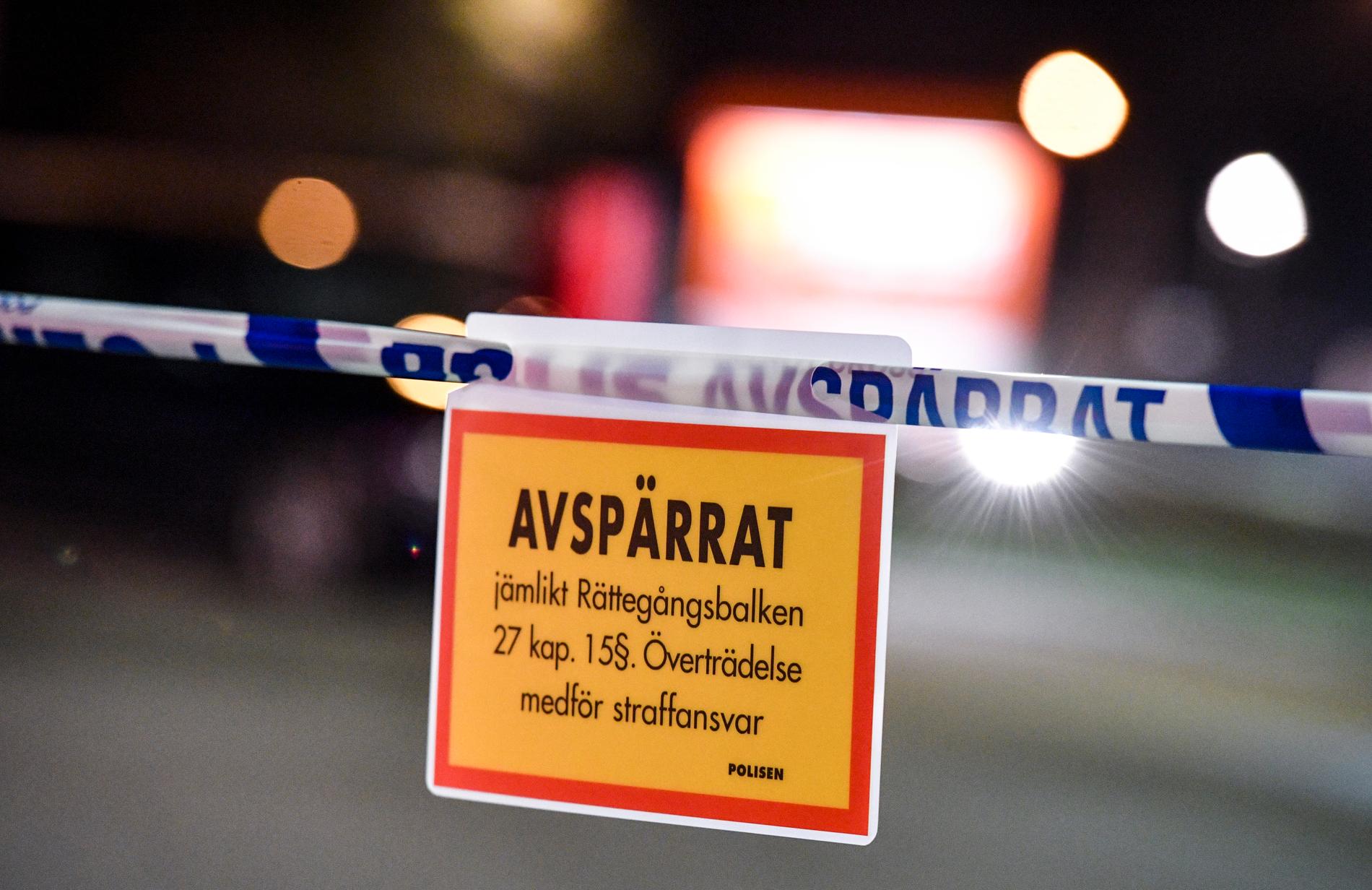 Kvinnan har åtalats för mord på sin sambo, som hittades död i en utbränd bil utanför Eskilstuna i december 2018. Arkivbild.