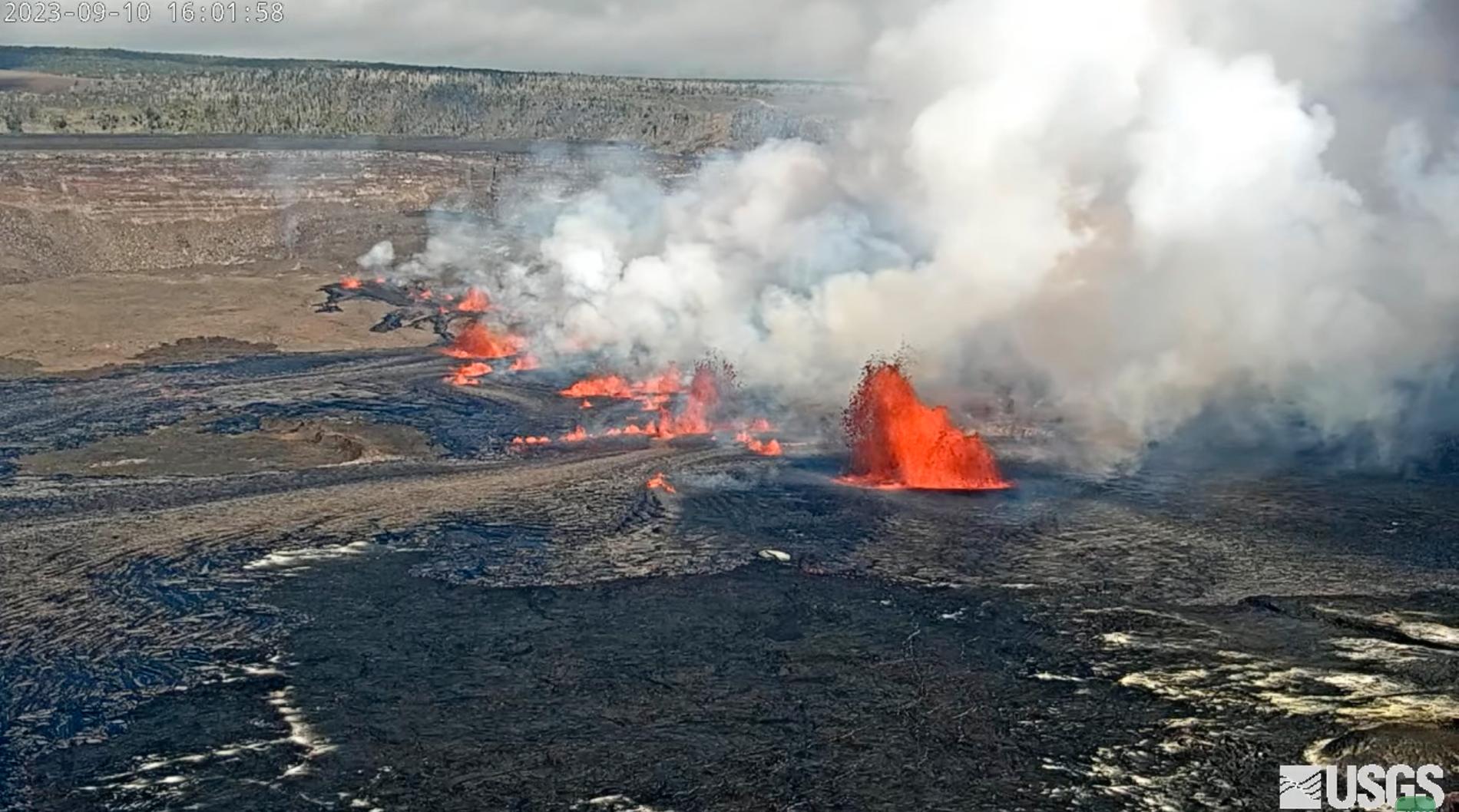 Bilder från den amerikanska geologiska myndigheten USGS visar vulkanutbrottet på Hawaii.