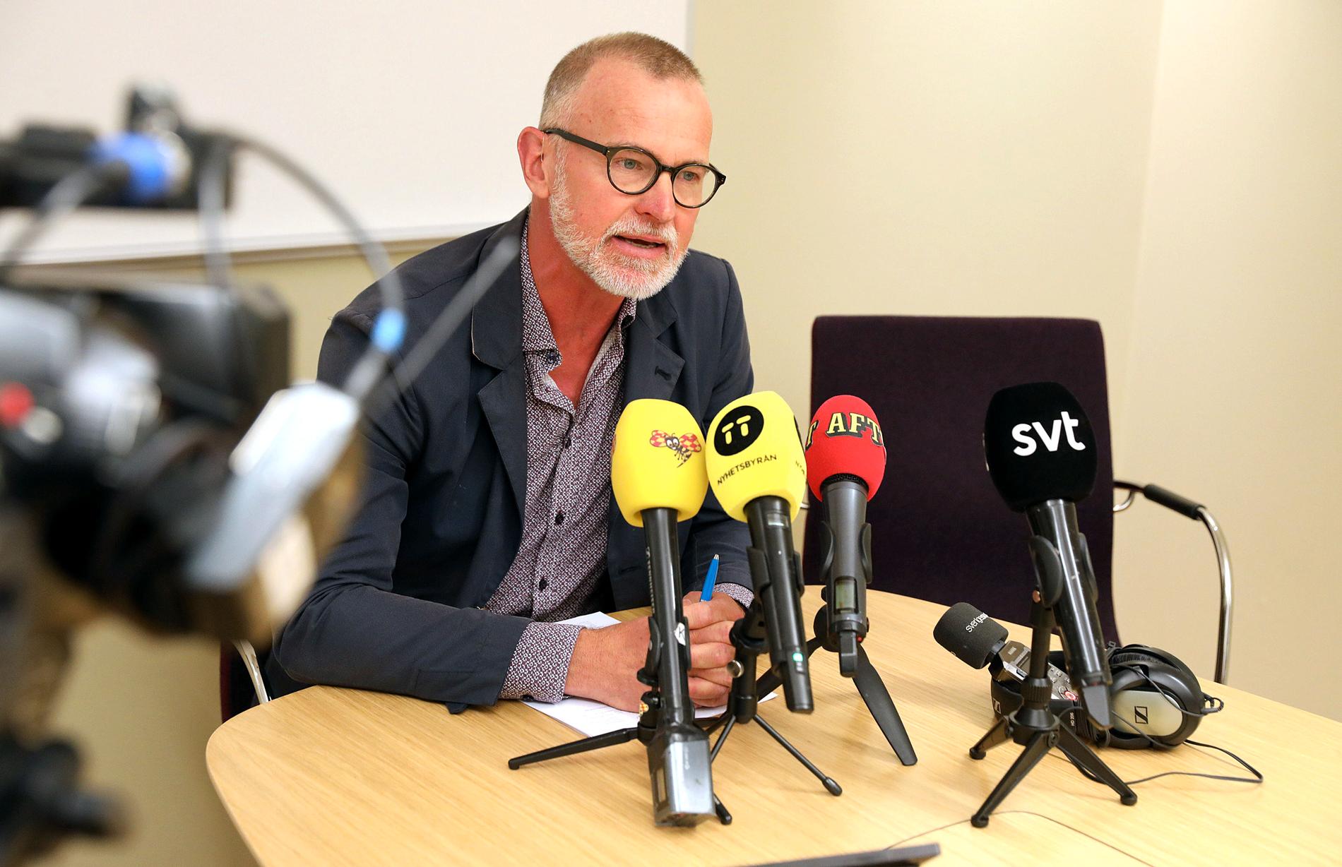Utredare Anders Larsson vid Malmöpolisens presskonferens på måndagsförmiddagen. Natten till måndagen sköts en man till döds i stadsdelen Kroksbäck i Malmö 
