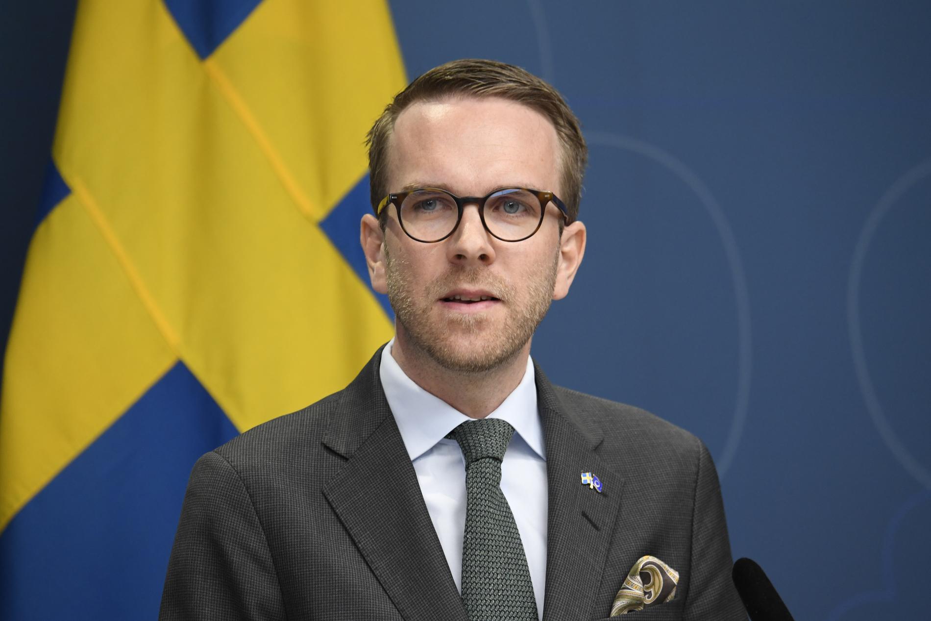 Den okände bostadsministern Andreas Carlsson (KD). 