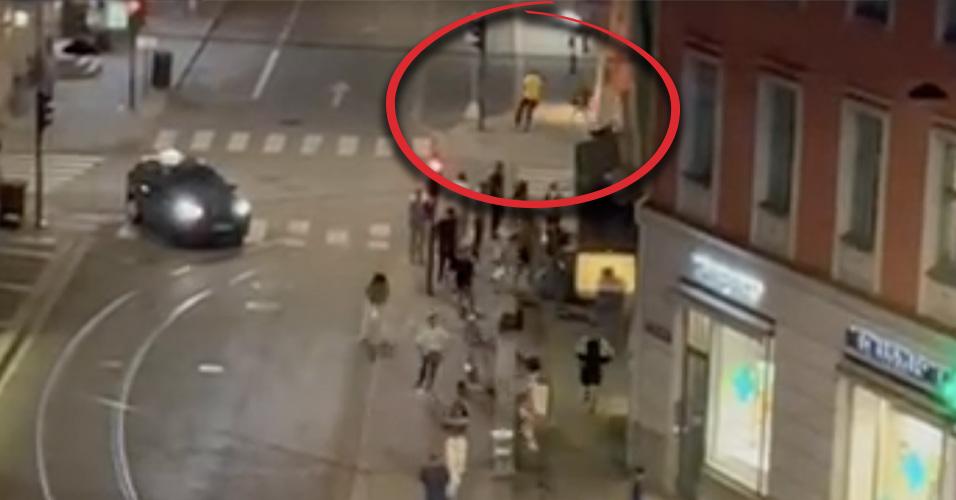 Här ser man den misstänkte terroristen, Zaniar Matapour, 43, komma springandes på bargatan. 