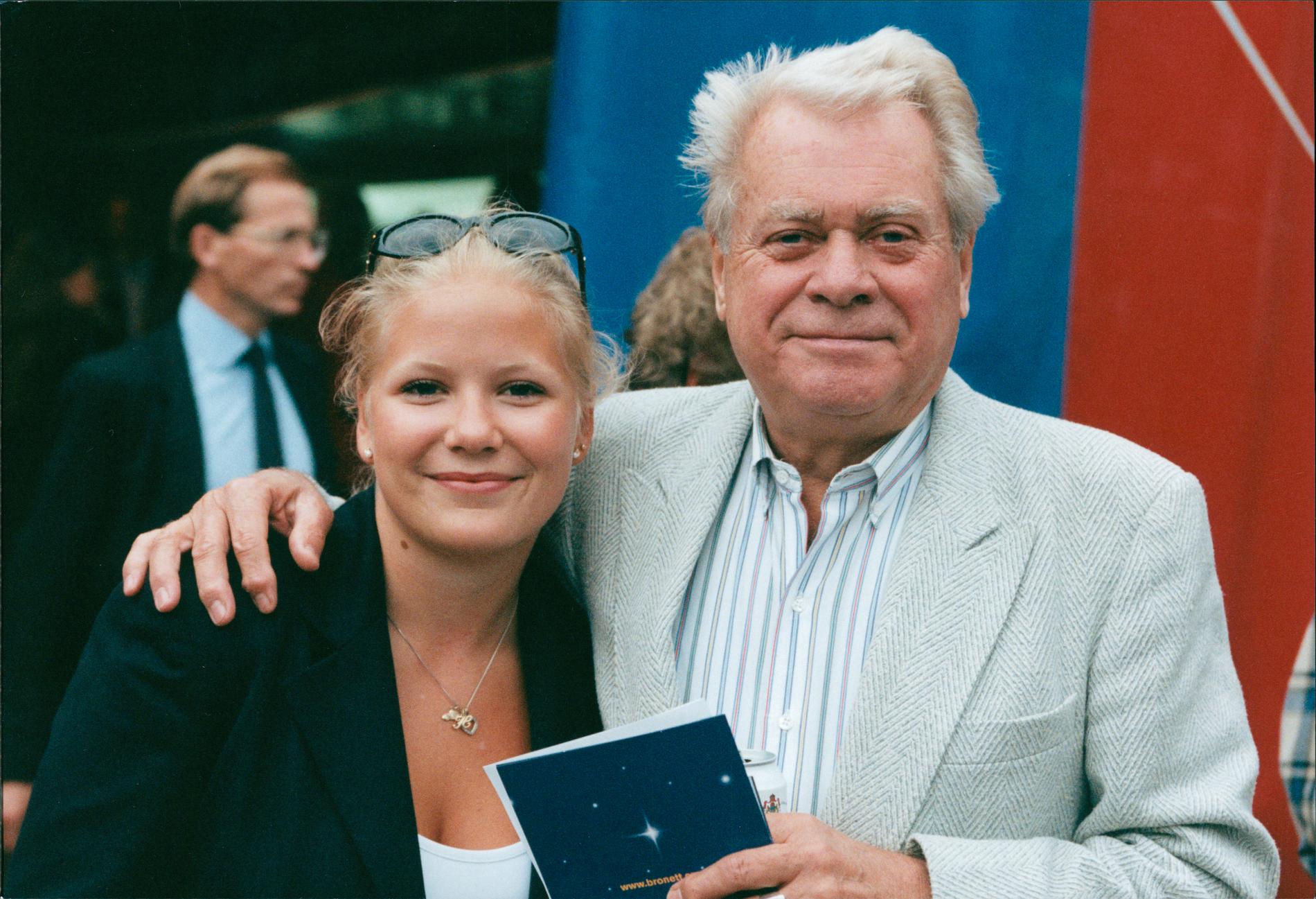 På cirkus med dottern Helene 1998.