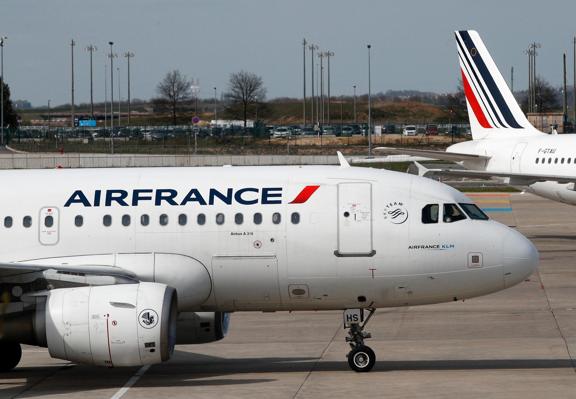 Den döda personen hittades i underredet på ett Air France-flygplan som kom från Elfenbenskustens huvudstad Abidjan. Arkivbild.