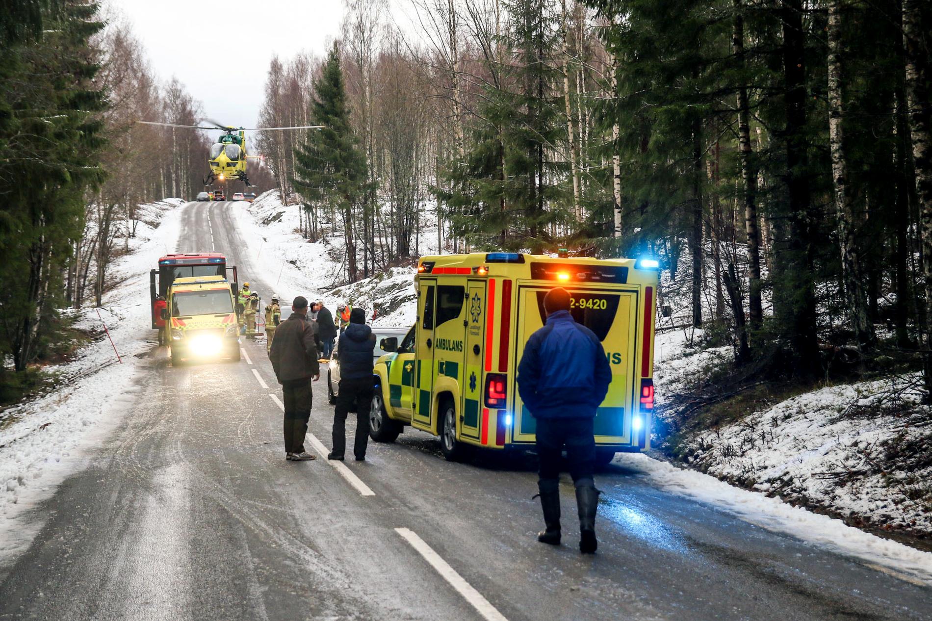 Två personer är allvarligt skadade efter en trafikolycka i Arvika kommun.