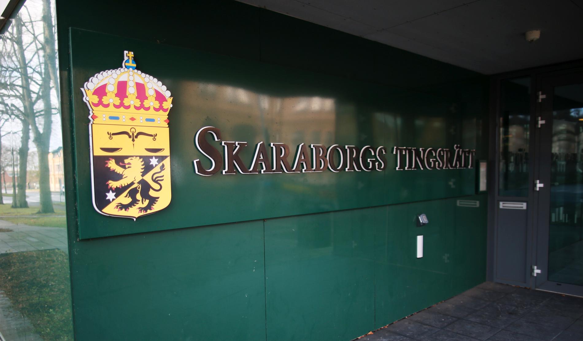 En bussförare åtalas vid Skaraborgs tingsrätt för ofredande av två resenärer. Arkivbild.
