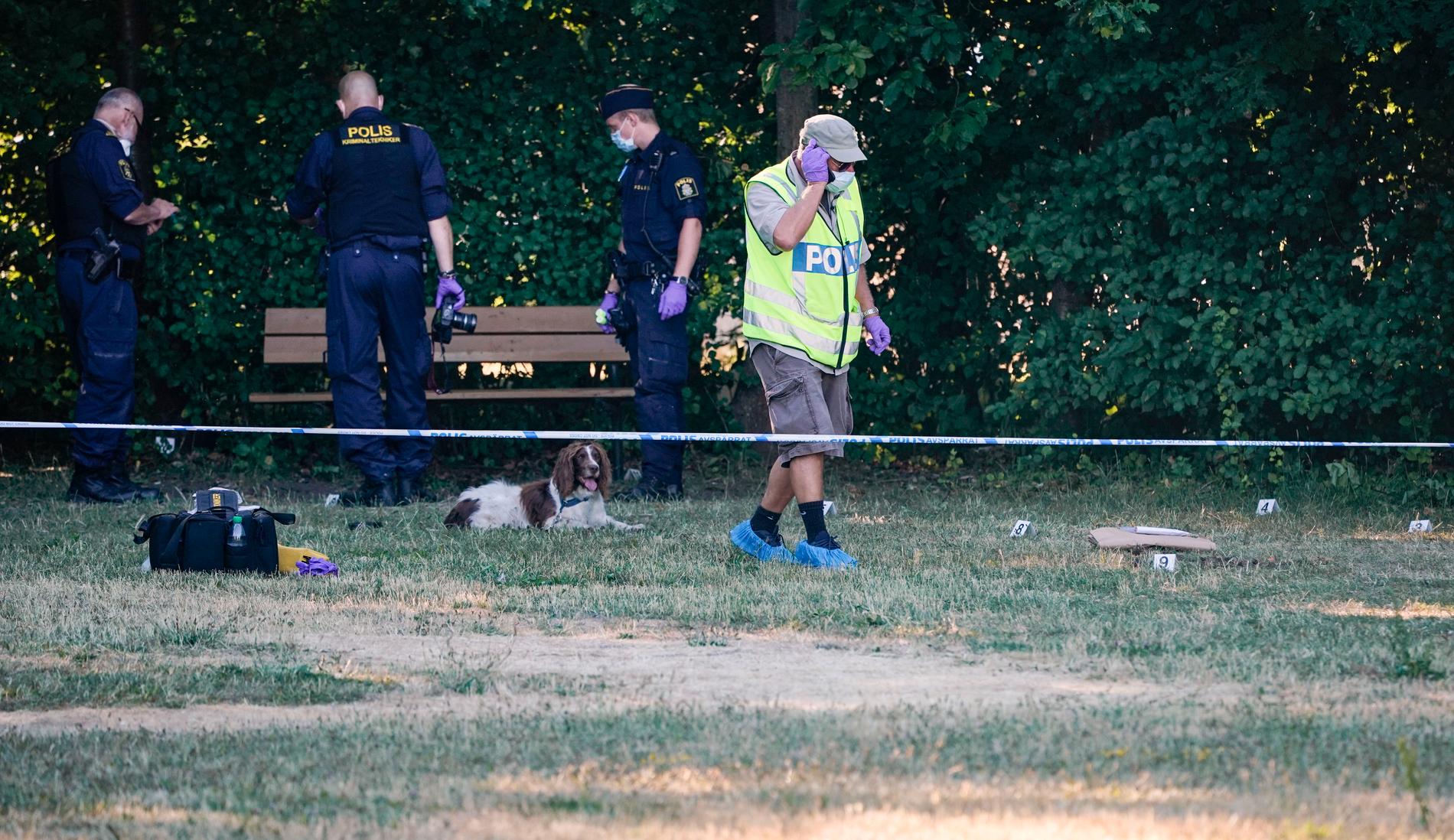 Polis och avspärrningar vid Nydalaparken i Nydala i Malmö efter skottet i början av juli 2018. En man sköts till döds och en annan fick livshotande skador. 