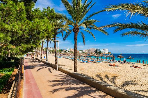 I turistorten Magaluf på Mallorca höjer man bötesbeloppen för en rad stötande beteende.
