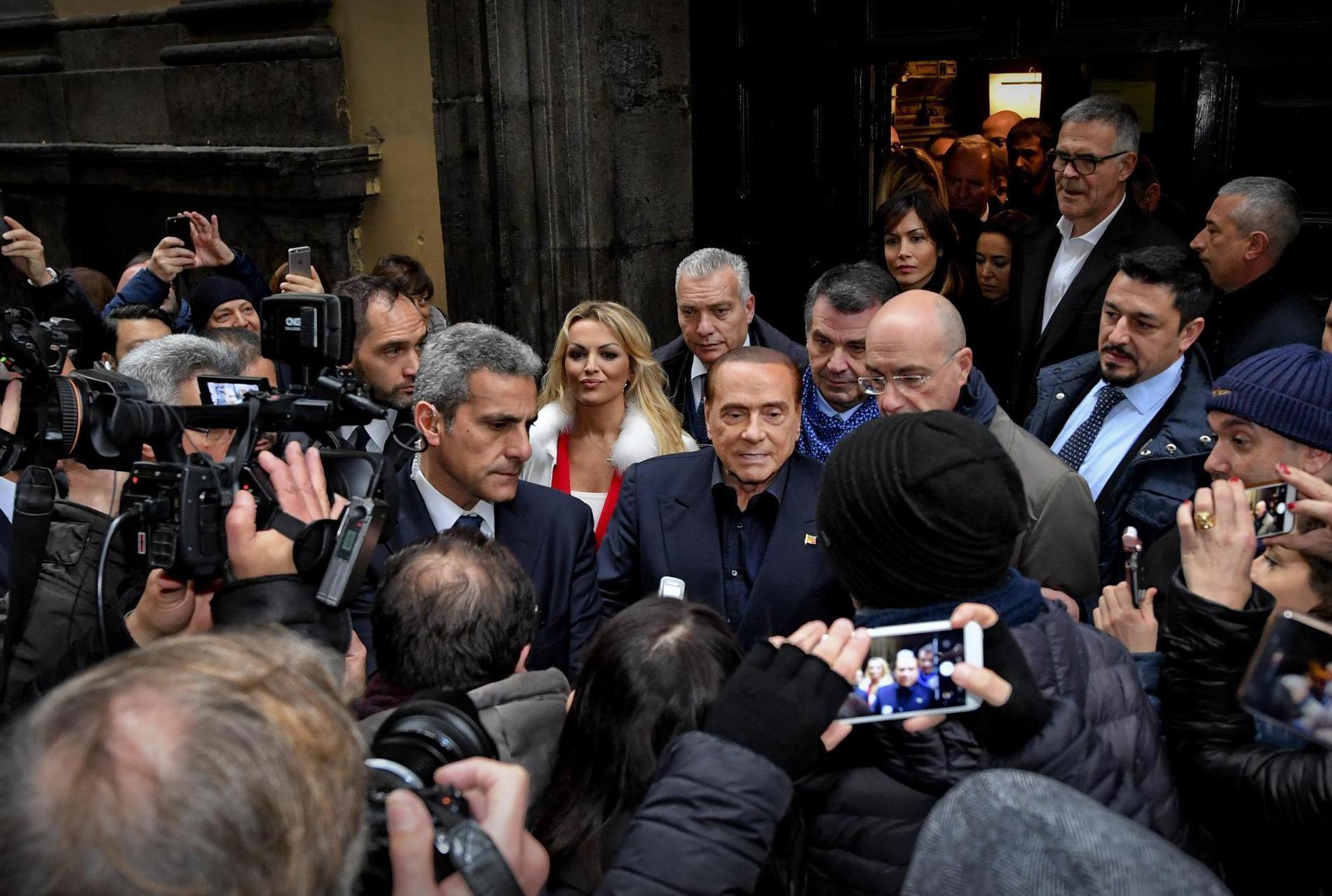 Berlusconi med dåvarande flickvännen Francesca Pascale 2018.