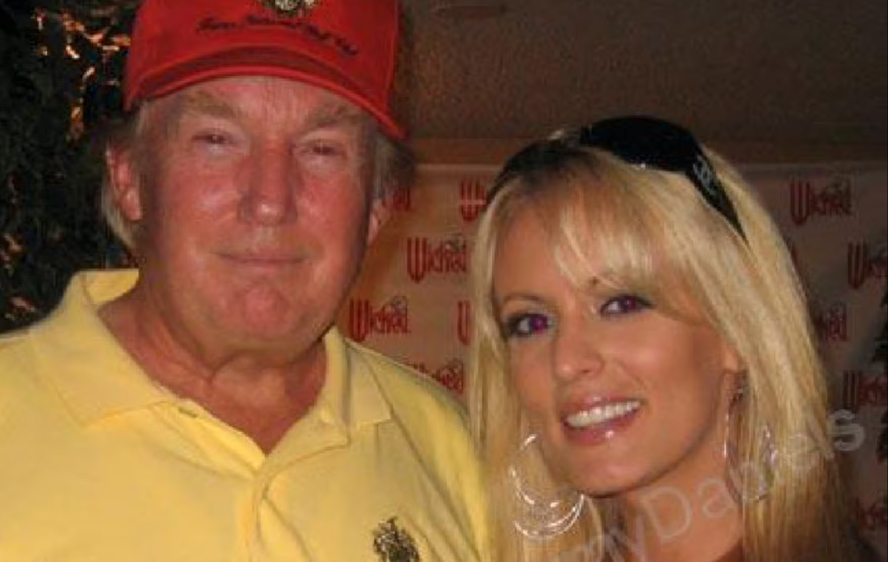 Donald Trump och Stormy Daniels poserar tillsammans 2008. Bilden är från Daniels Myspace-sida. 