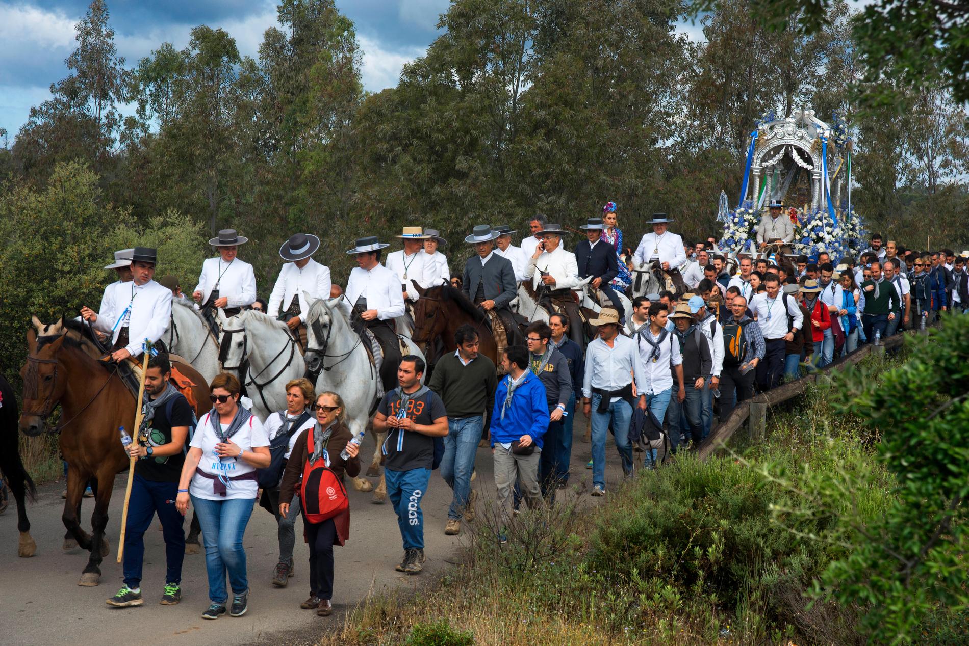 Romería de El Rocío är en procession/pilgrimsfärd i Spanien för att hedra Jungfrun av El Rocío.