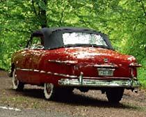 Bilen sprutades med cellulosalack, samma sorts färg som 1951. Nu ångrar Roland nästan att han inte använde en modern lack, eftersom cellulosan måste poleras flera gånger om året för att behålla sin glans.
