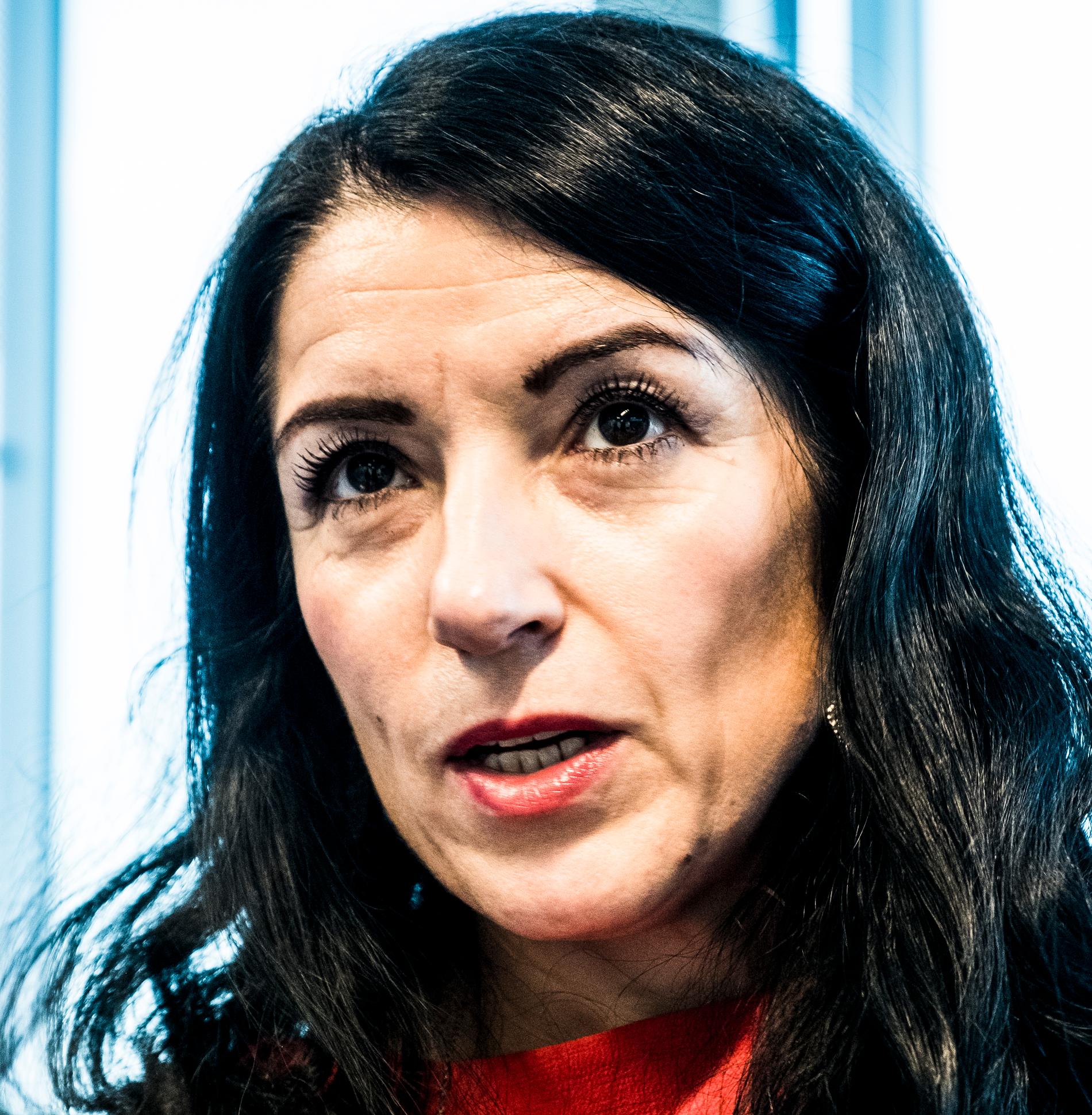 politiska vilden Amineh Kakabaveh släpper fram Stefan Löfven, berättar hon för SVT.