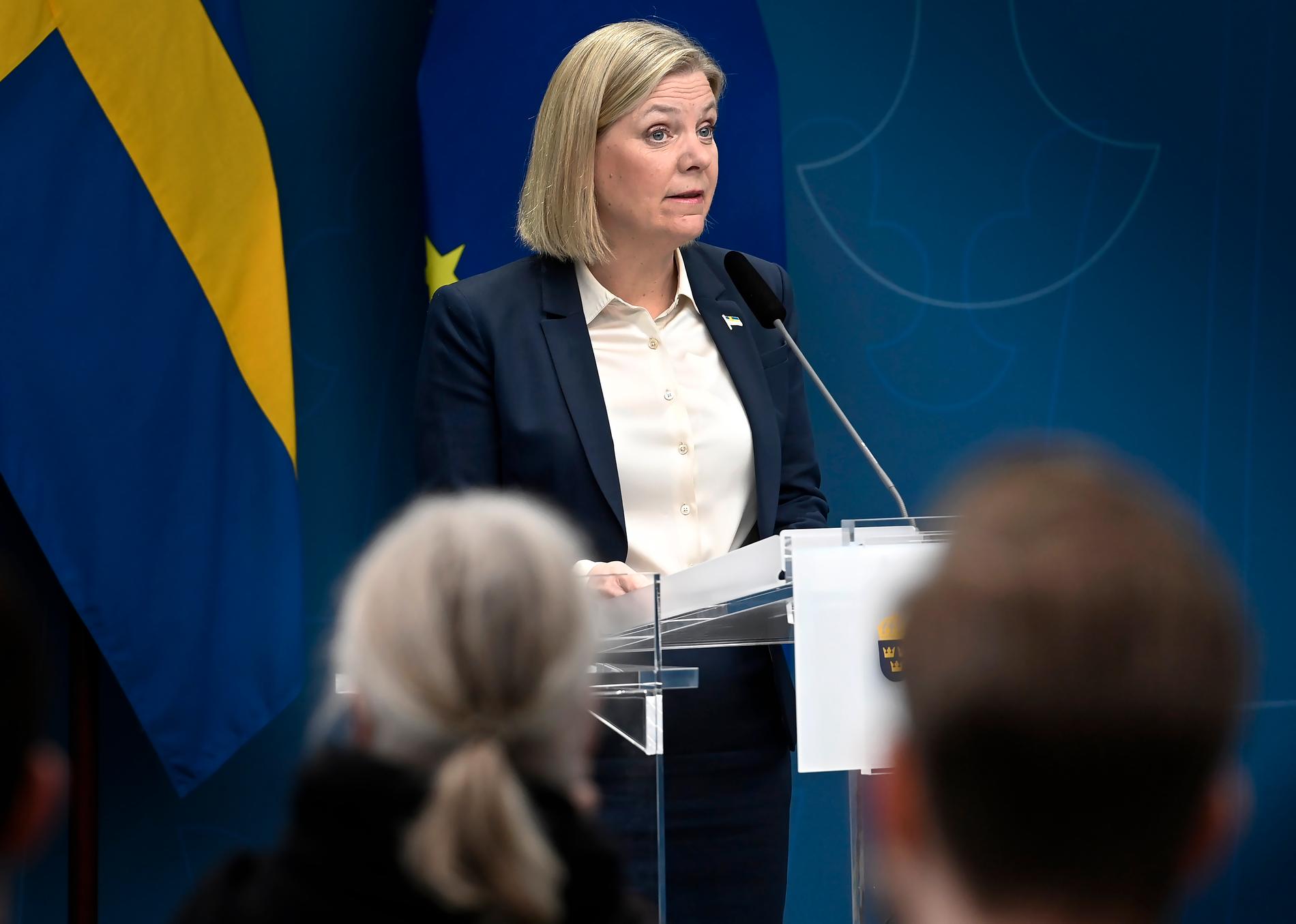 ”Vi befinner oss inte under hot om väpnat angrepp, men hotbilden har ökat”, sa statsminister Magdalena Andersson nyligen. 