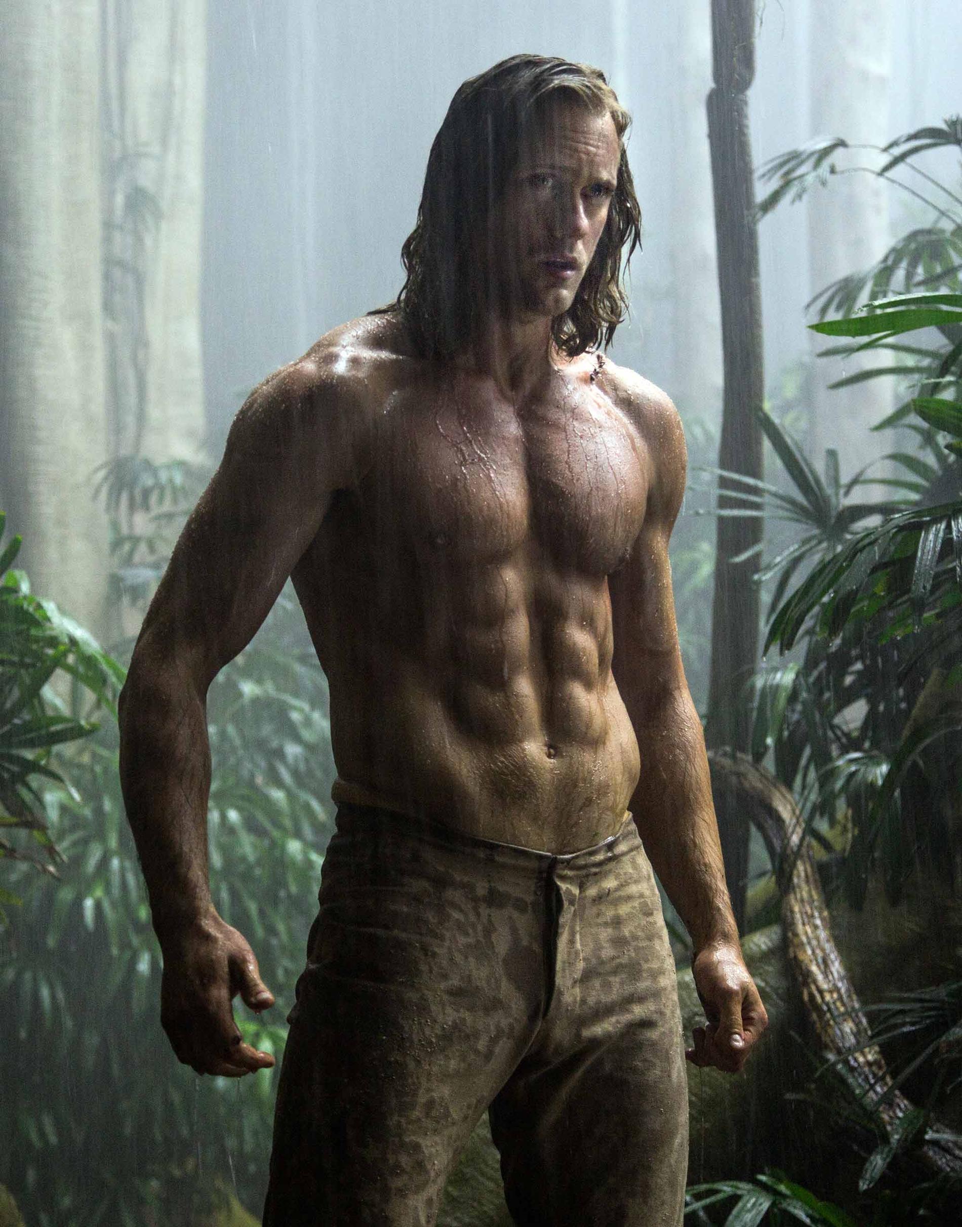 Alexander Skarsgård visar superkroppen i ”Legenden om Tarzan”.