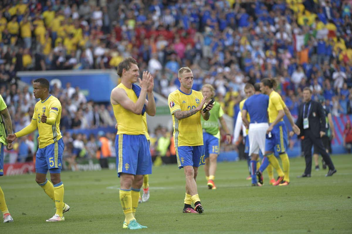 Svenska spelarna tackar fansen efter förlusten mot Italien - nu får de en dags extra vila jämfört med Belgien.