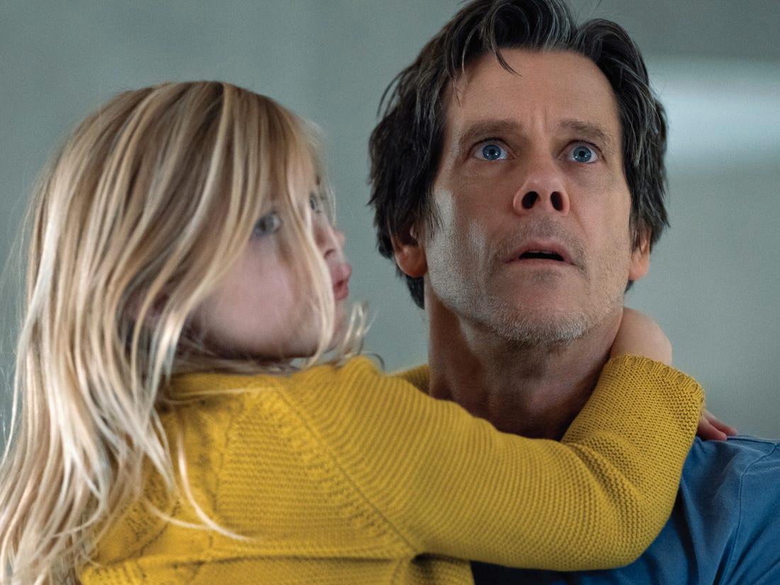 Avery Essex och Kevin Bacon i ”You should have left”.