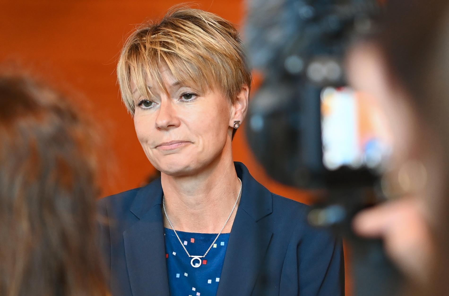 Kammaråklagare Ulrika Åberg efter häktningsförhandlingen mot en 17-åring som misstänks för att ha skjutit ihjäl en polis