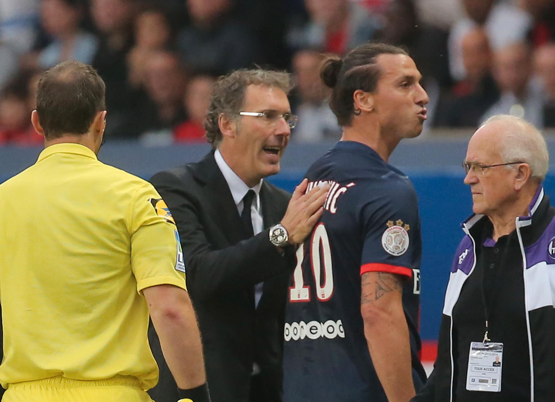 Laurent Blanc försöker lugna ner Zlatan Ibrahimovic. 