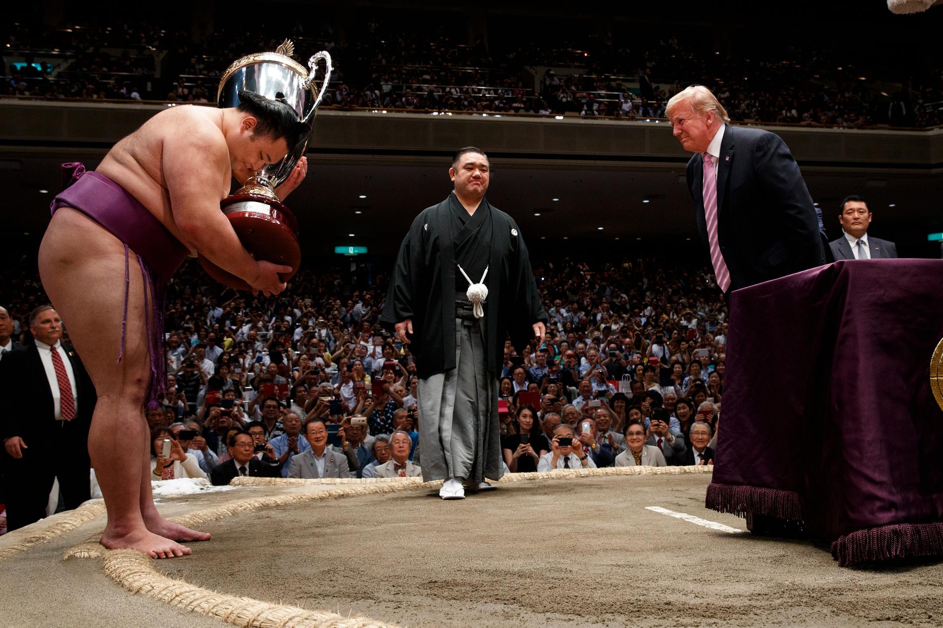 USA:s president Donald Trump på besök sumobrottararenan Ryogoku Kokugikan under sitt statsbesök i Japan.