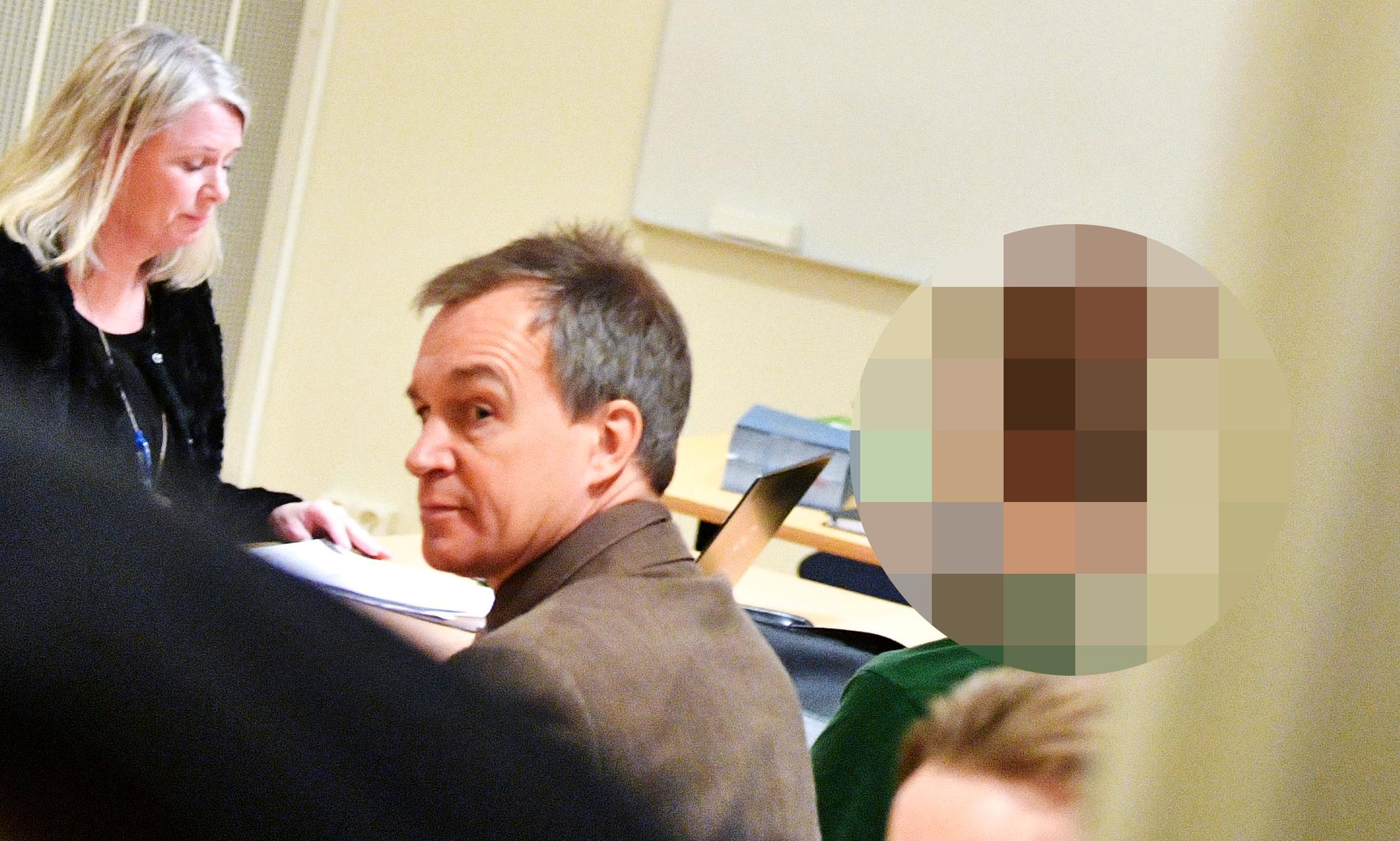 Den man som misstänks för sprängdådet på en skola i Hässleholm har häktats. På bilden syns försvarsadvokaten Torgny Dahlberg (mitten) tillsammans med mannen.