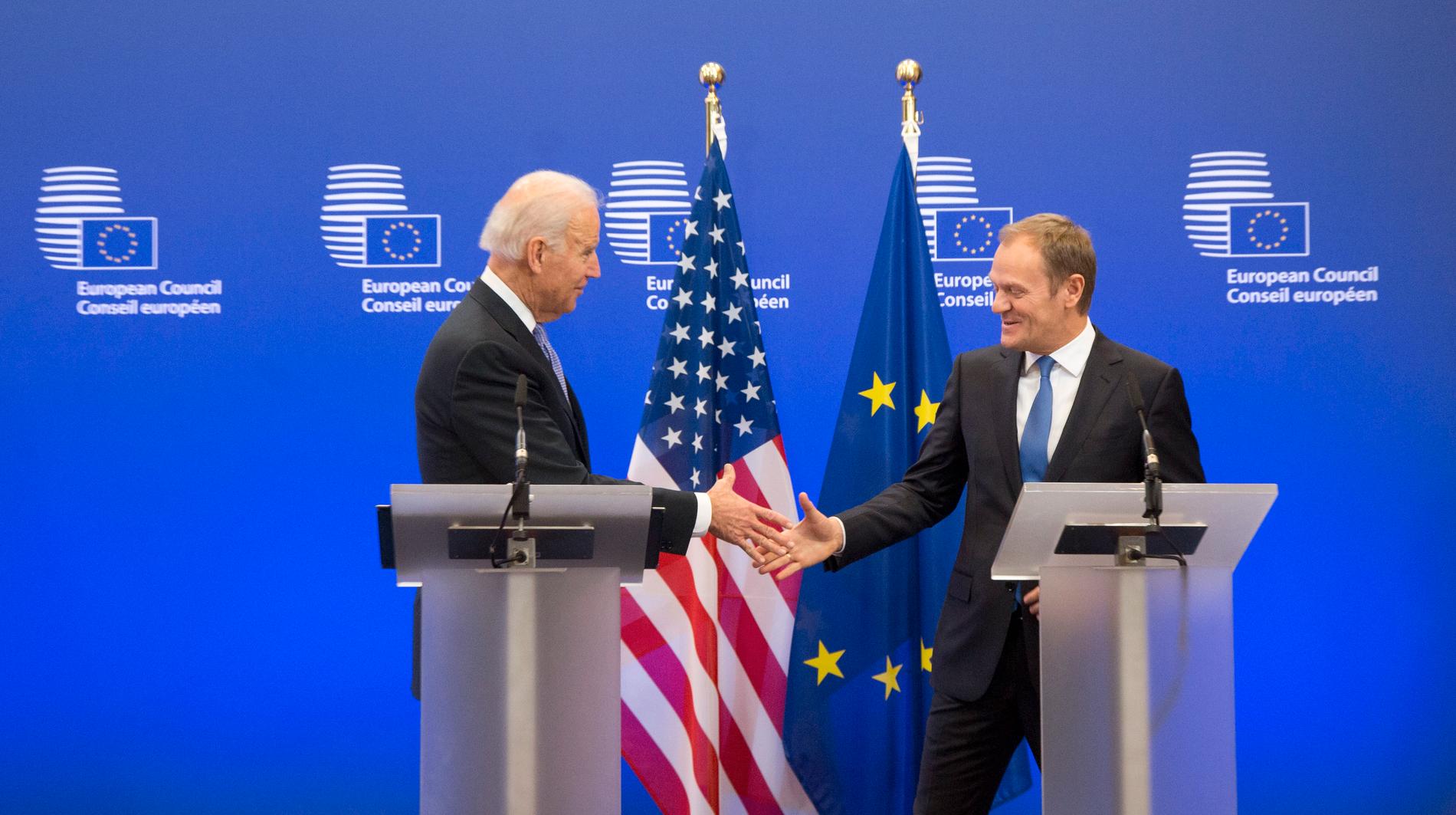 USA:s dåvarande vicepresident Joe Biden på besök i Bryssel hos EU:s förre permanente rådsordförande Donald Tusk i februari 2015. Arkivfoto.