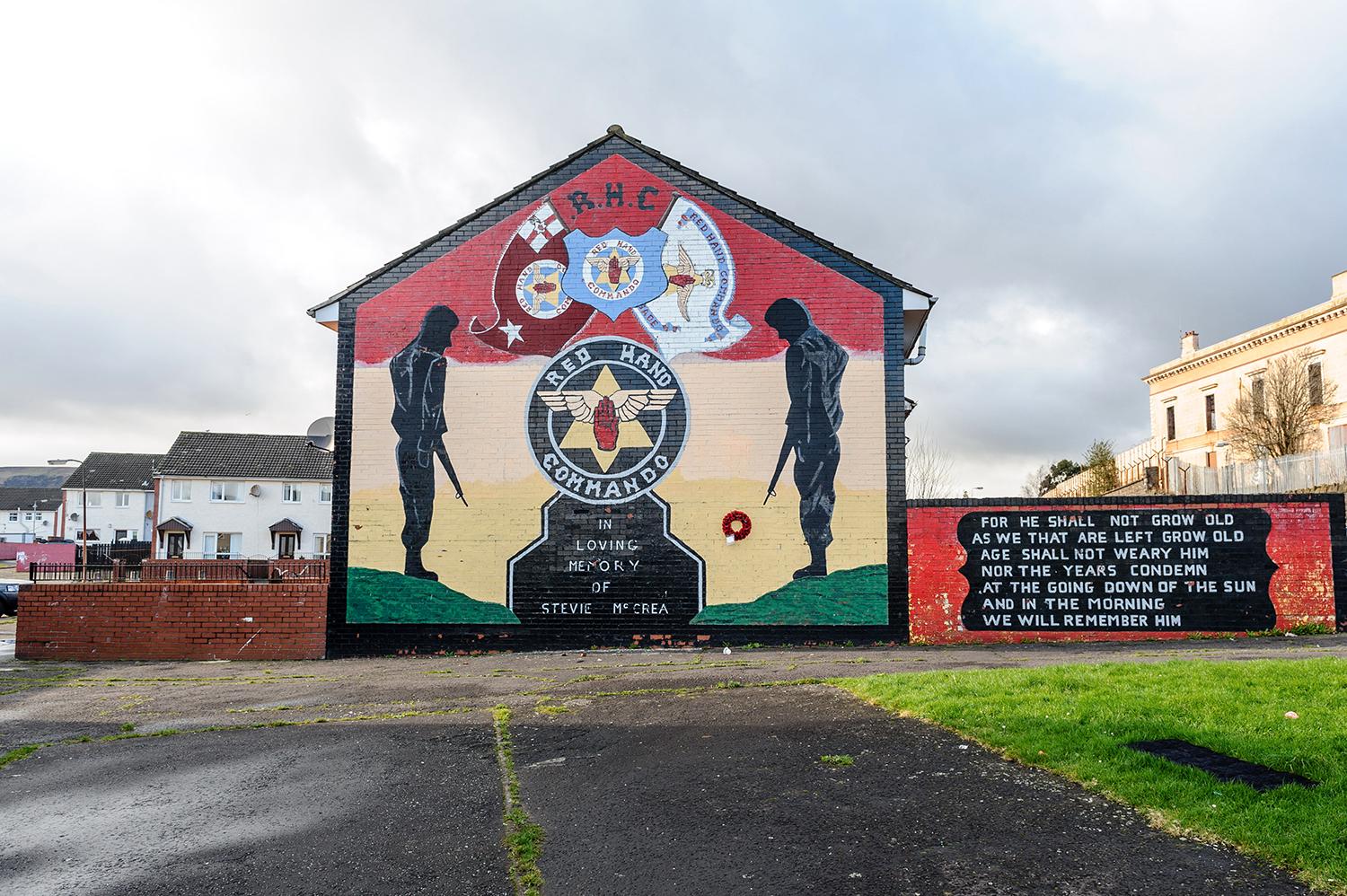 Paramilitär målning i Belfast.