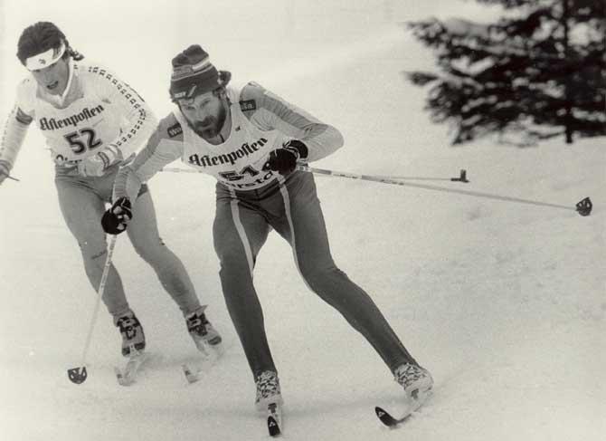 VM i Oberstdorf 1987. Thomas Wassberg är tätt följd av schweizaren Andi Gruenenfelder.
