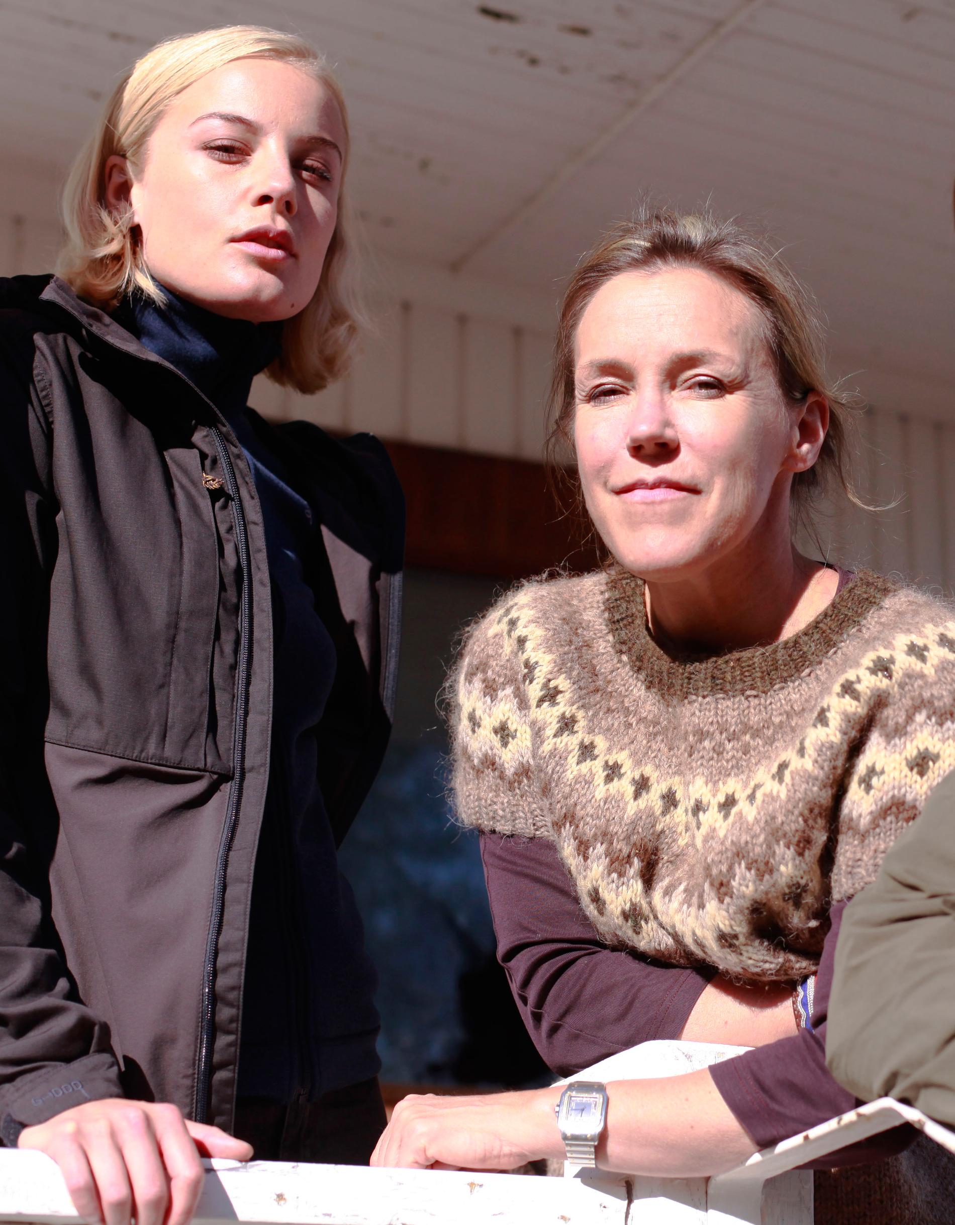Ida Envoll tillsammans med författaen Åsa Larsson.