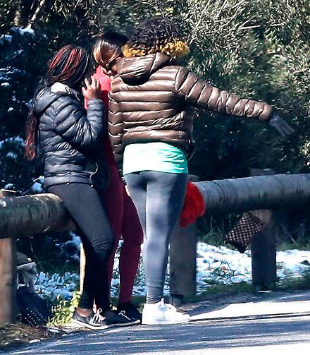 Sexkommersen med svarta kvinnor är en vanlig syn längs italienska vägar.