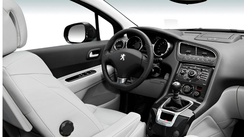 Det nya formspråket i inredningsdesignen är ett lyft för Peugeot jämfört med tidigare modeller.