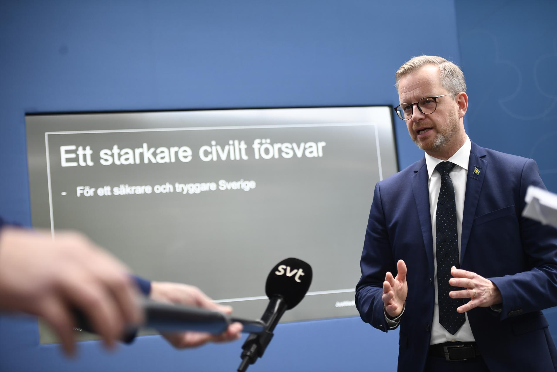 Inrikesminister Mikael Damberg (S) vid pressträffen om ett starkare civilt försvar.