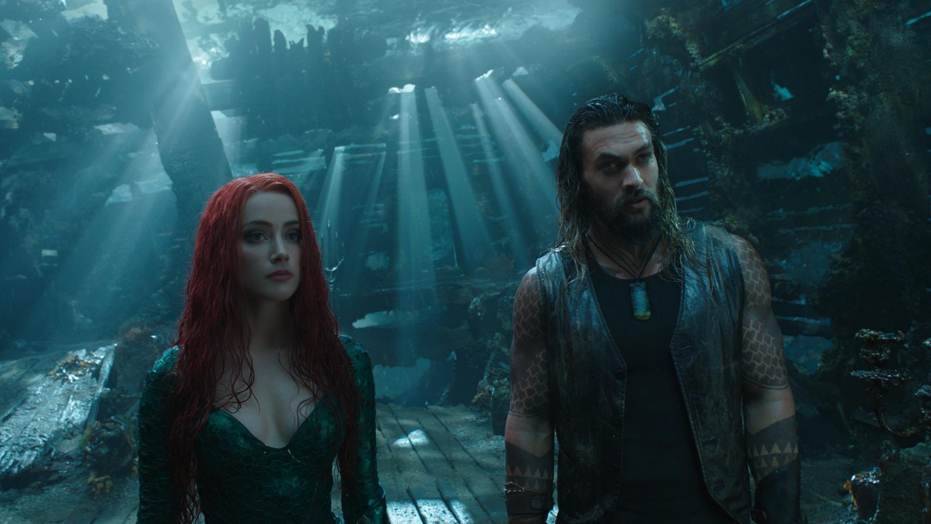 Amber Heard (Mera) och Jason Momoa (Aquaman).