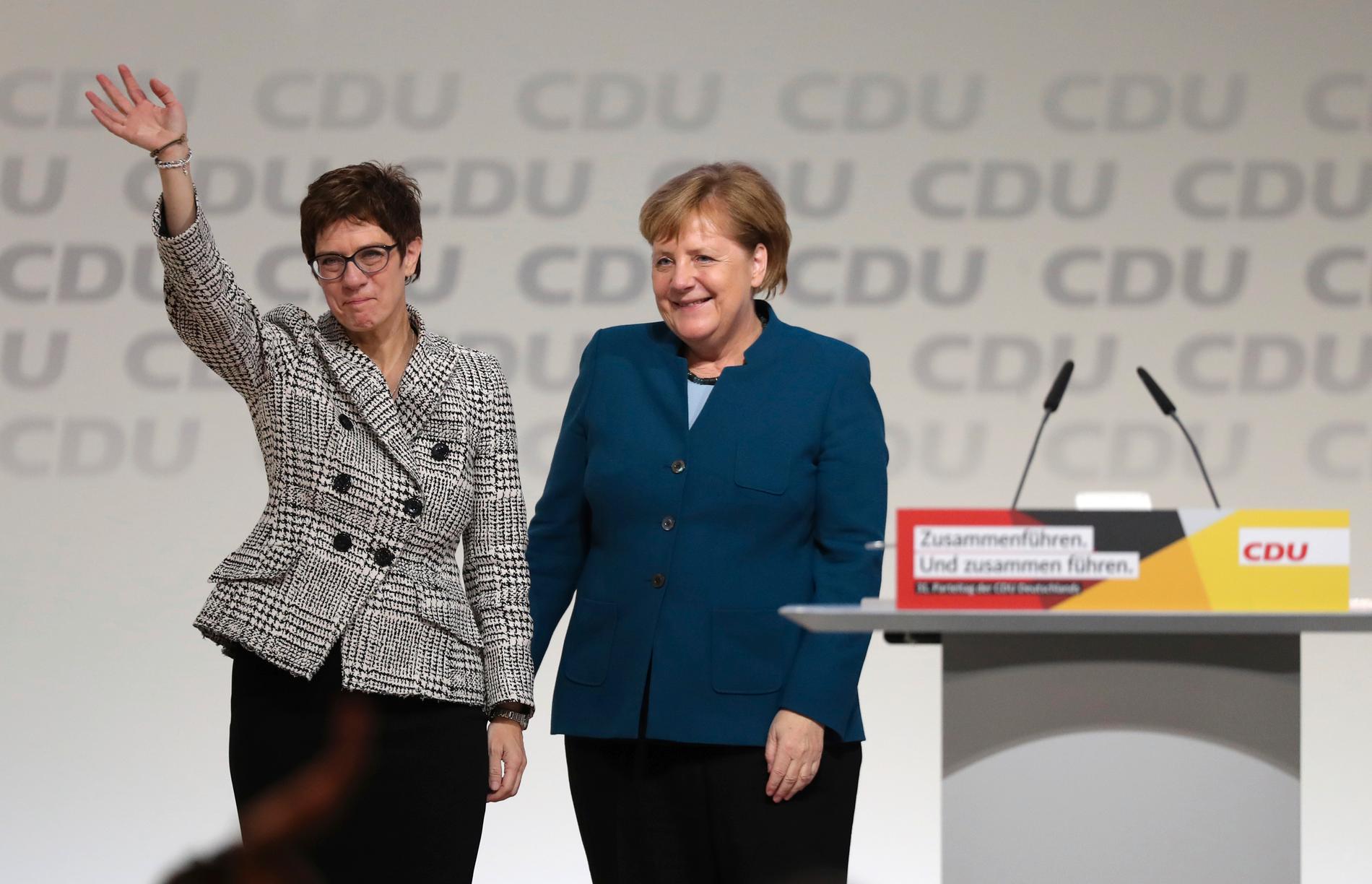 Annegret Kram-Karrenbauer och Angela Merkel. 