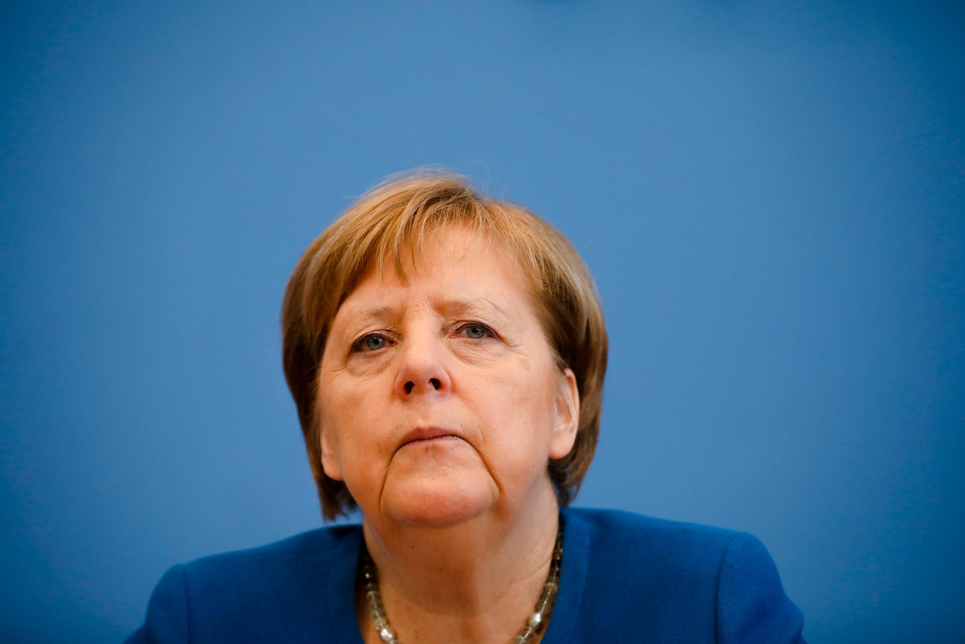 Tysklands regering under ledning av förbundskansler Angela Merkel och dess förbundsländer inför omfattande restriktioner mot öppethållande.