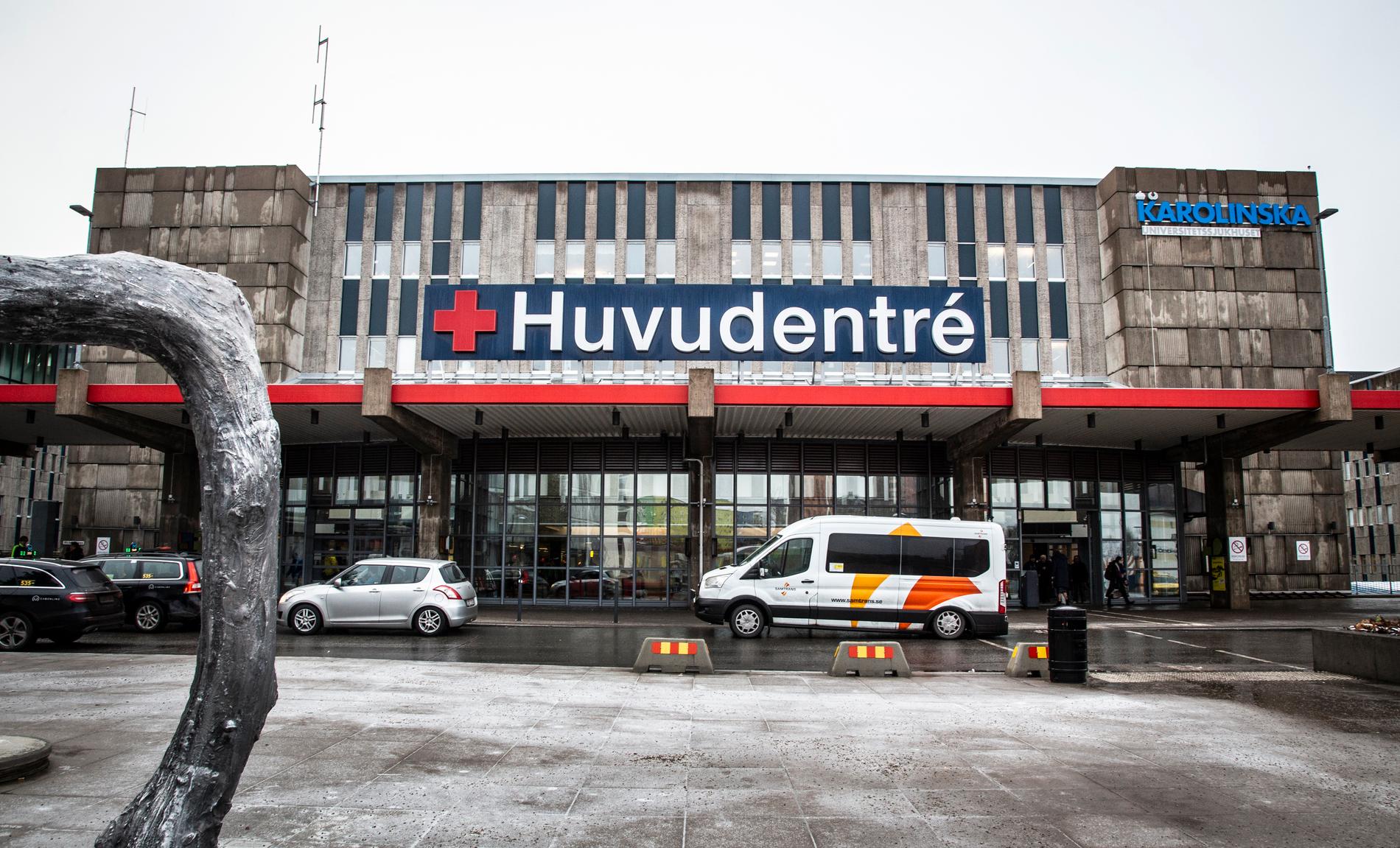 Karolinska universitetssjukhuset i Huddinge, där ett av de svenska coronafallen nu vårdas isolerad på infektionskliniken.