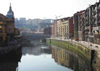 Om du har tid – strosa längs floden Nervión genom centrala Bilbao och se en industristad i förändring.