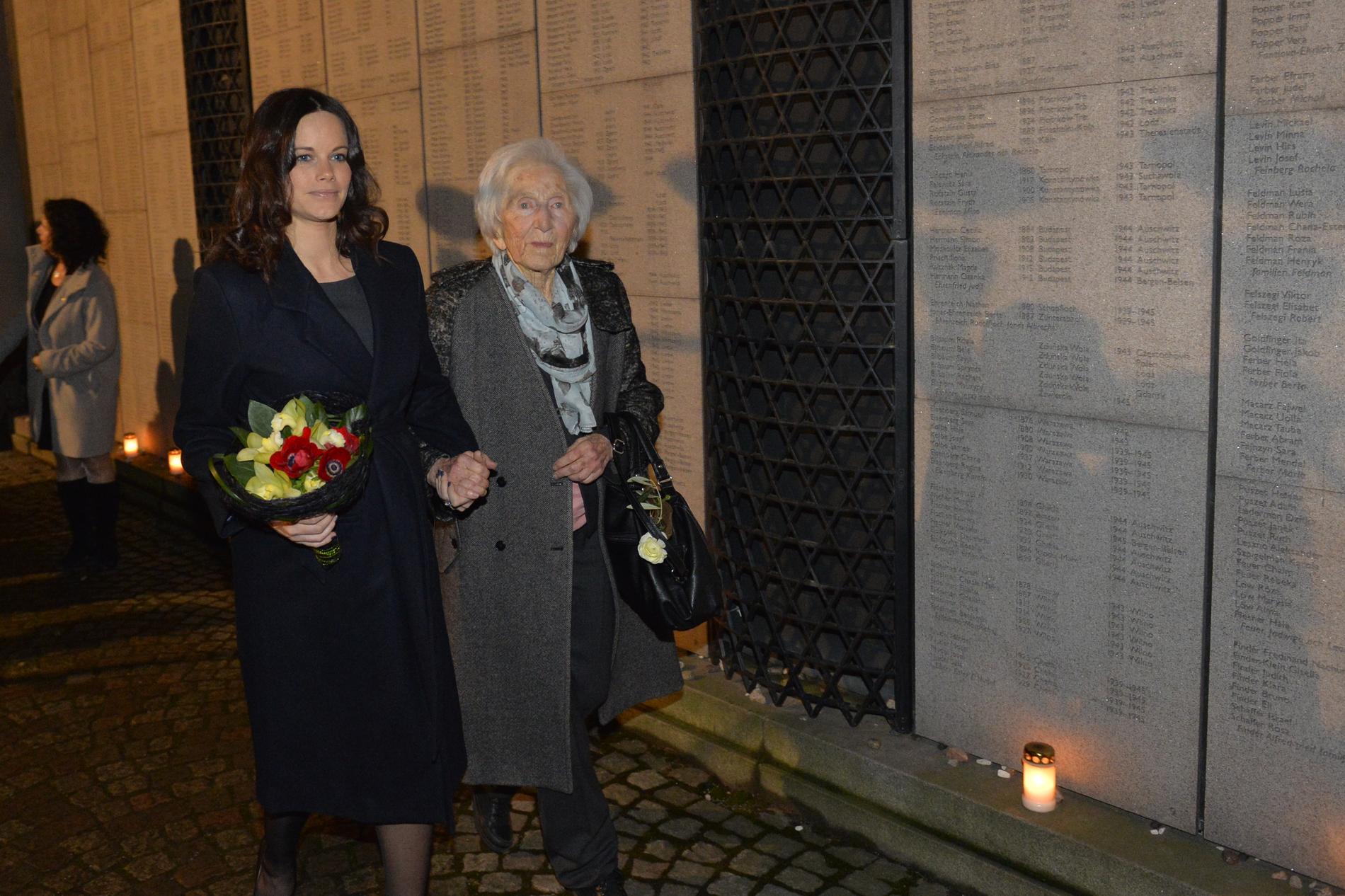 Hédi Fried tillsammans med prinsessan Sofia på Förintelsens minnesdag 2016.