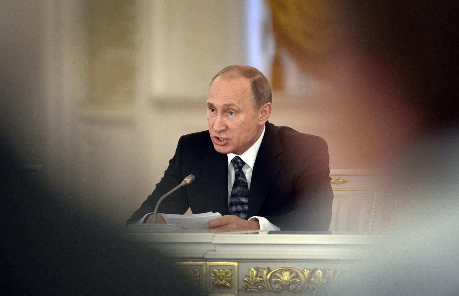 Putin har gett order om en ”massiv överraskningsinspektion” för att granska militärens stridsberedskap.