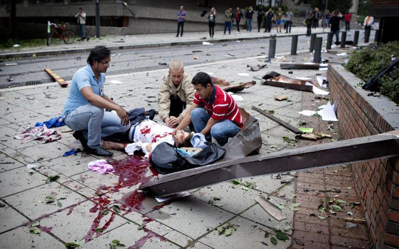 Minuter efter bomben Eivind Dahl Thoresen, 26, skadades av Breiviks bomb i centrala Oslo.