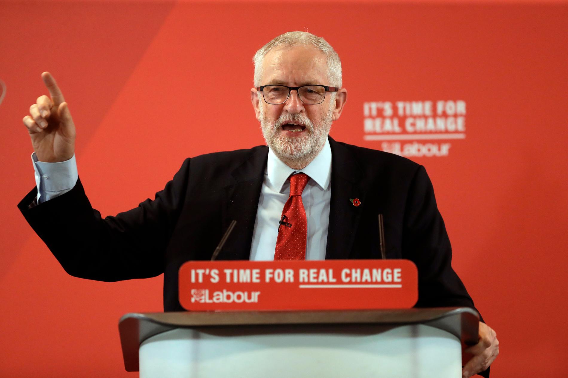 Labour-ledaren Jeremy Corbyn talar vid partiets kampanjstart i Harlow.